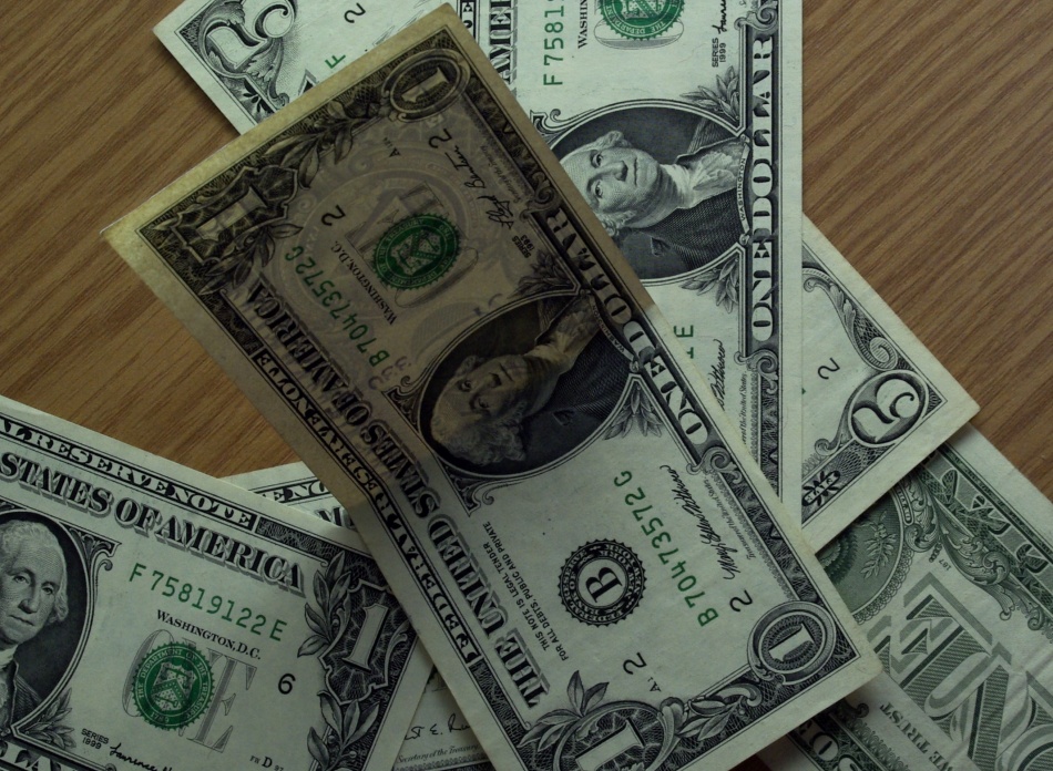 Эксперты ожидают дальнейшее падение турецкой лиры к доллару до 2026 года